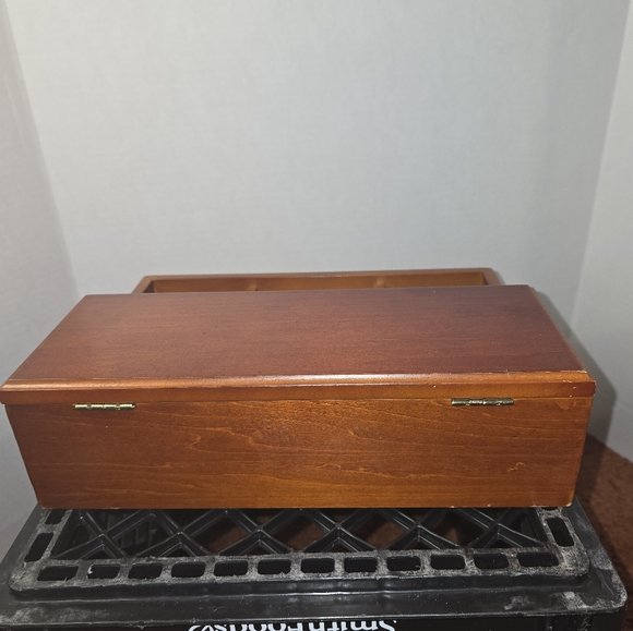 Wooden valet tray with dividers and velvet lining - Picture 7 of 8
